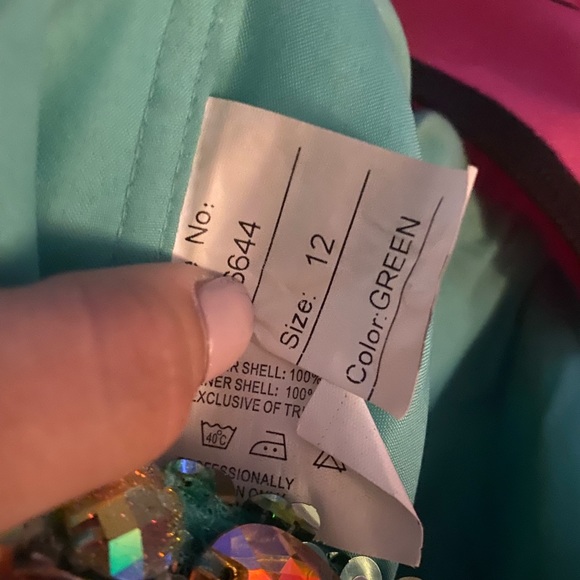 Beautiful green sequin dress. Lovely slit - Picture 4 of 4